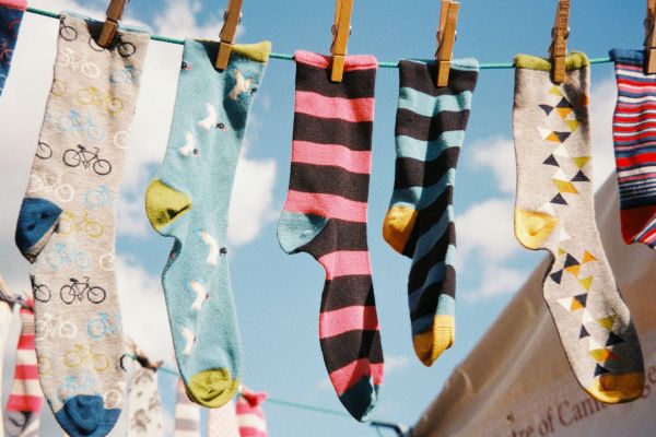 Top conseils pour choisir et entretenir vos chaussettes tendance